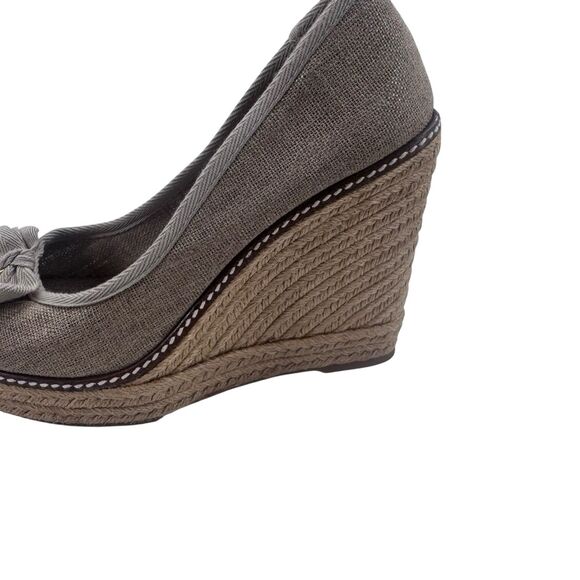 Tory Burch Jackie Charm Logo Peep Toe Wedge Espadrille Heel Gold/Beige 9B - Picture 4 of 16